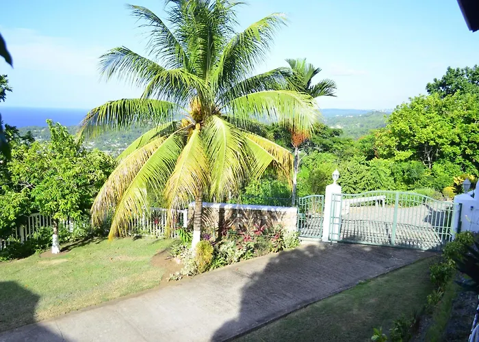Pink Rock Bed and breakfast 4*
