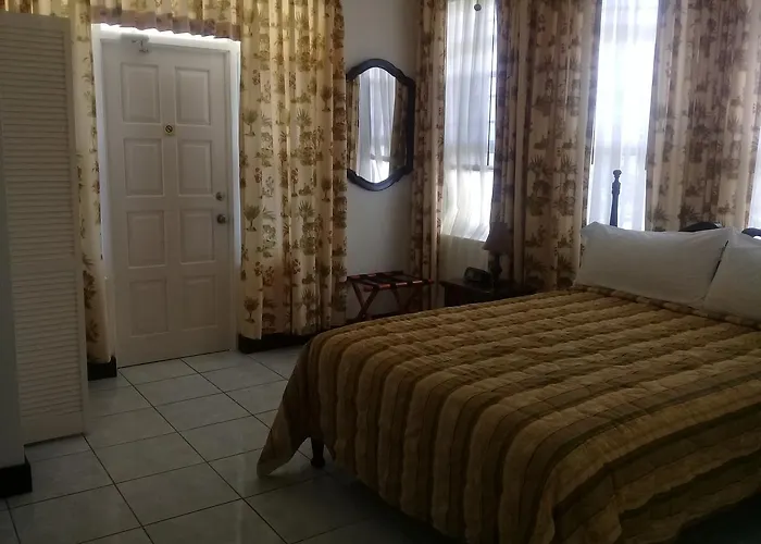 Pink Rock Bed and breakfast 4*